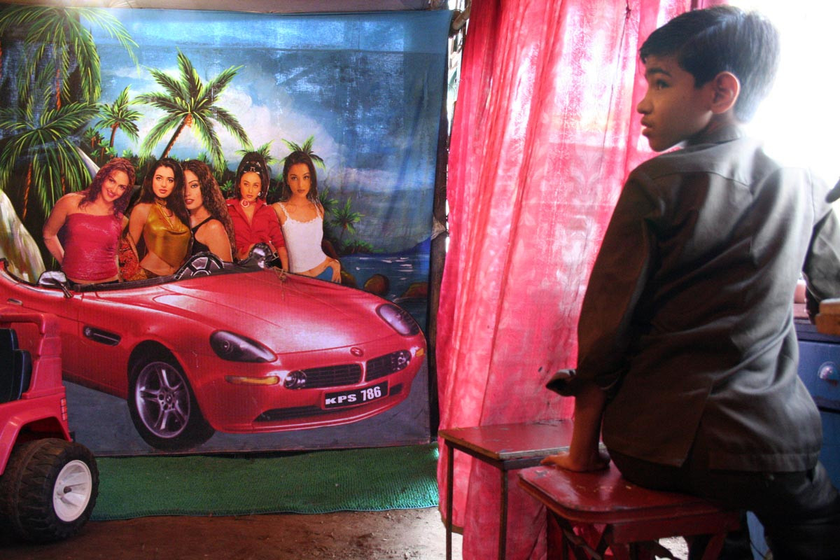 <span style="color:white"> Kulsum Colour Studio, Mumbai, 2005 </span>